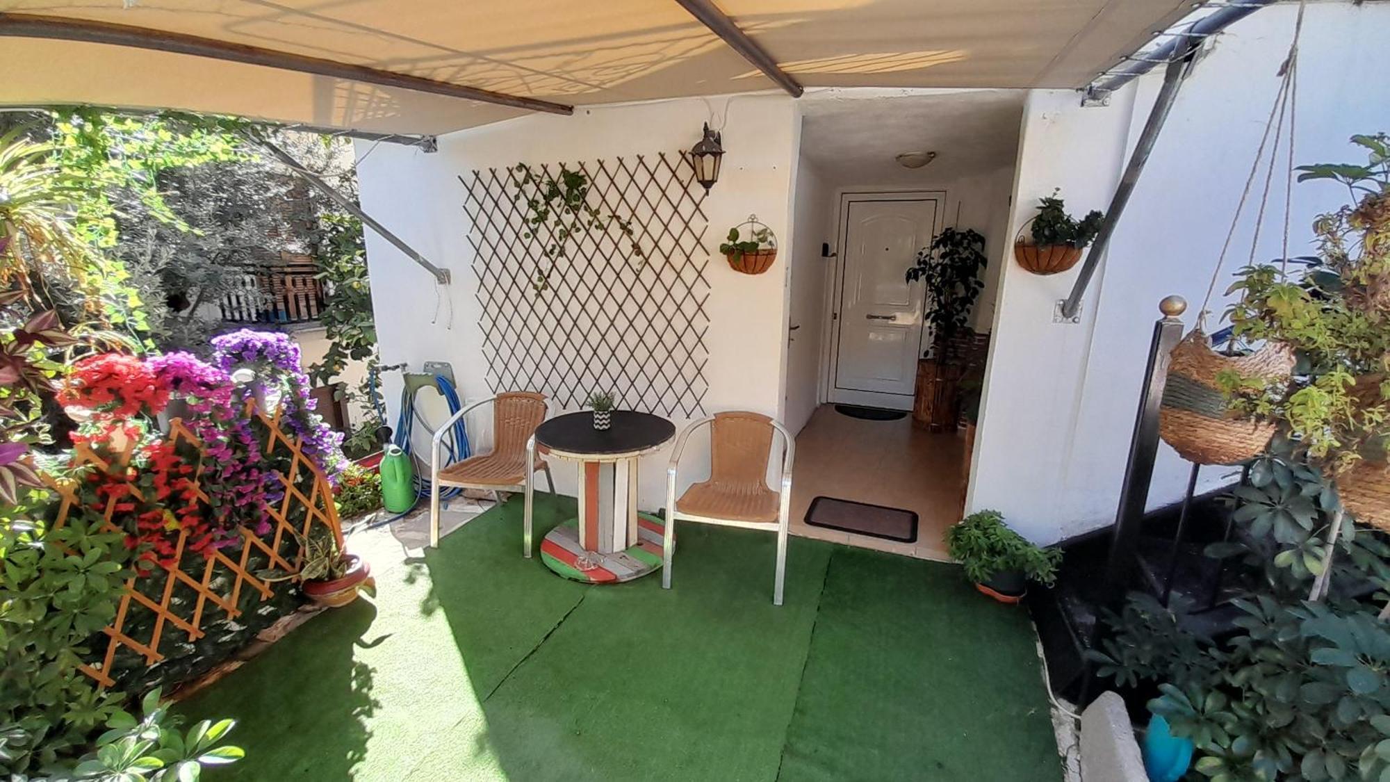 George House Leonidio
